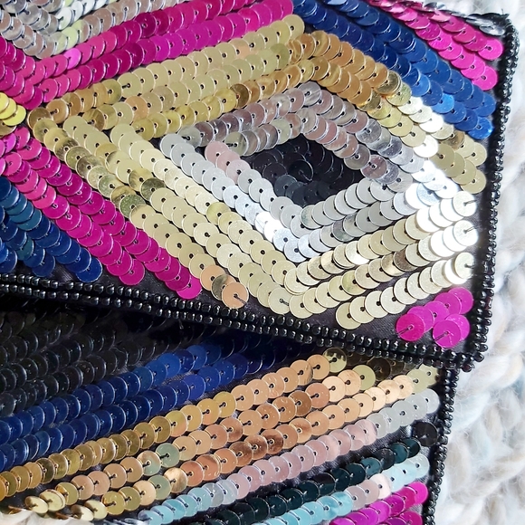 Geometric Sequin Wristlet/Clutch - Picture 2 of 8